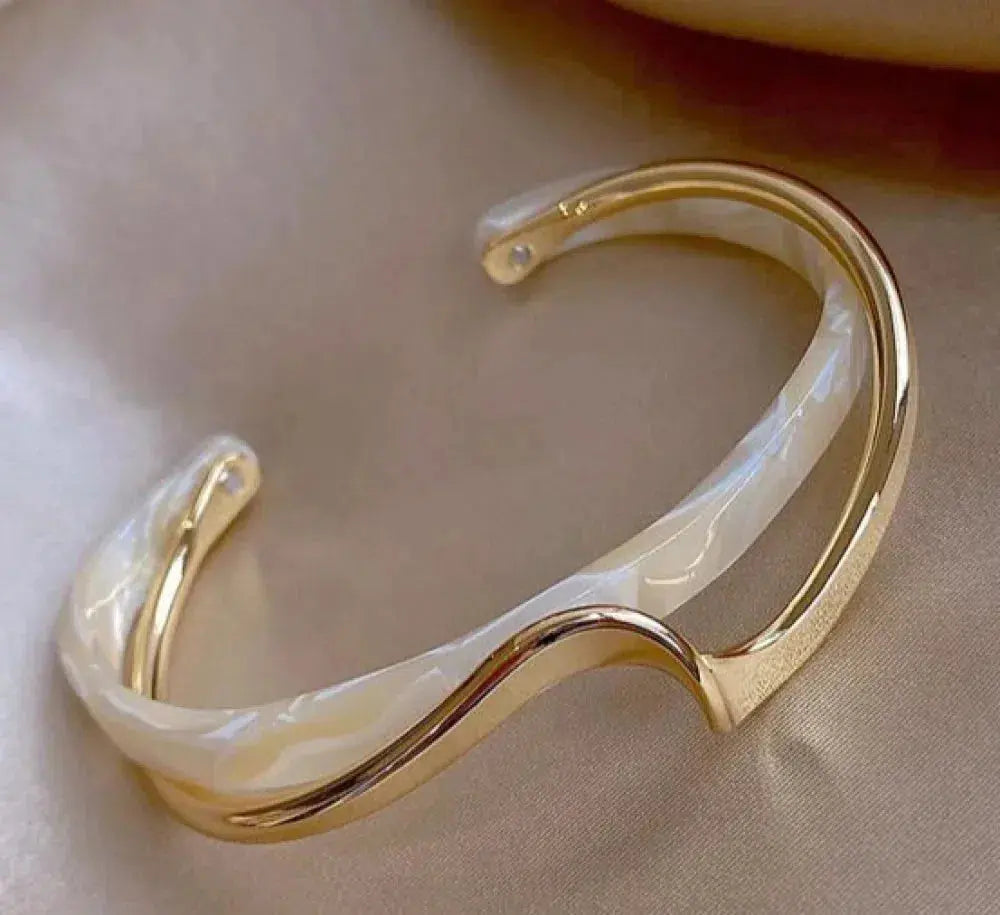 Graceful White Opal Gold Bracelet