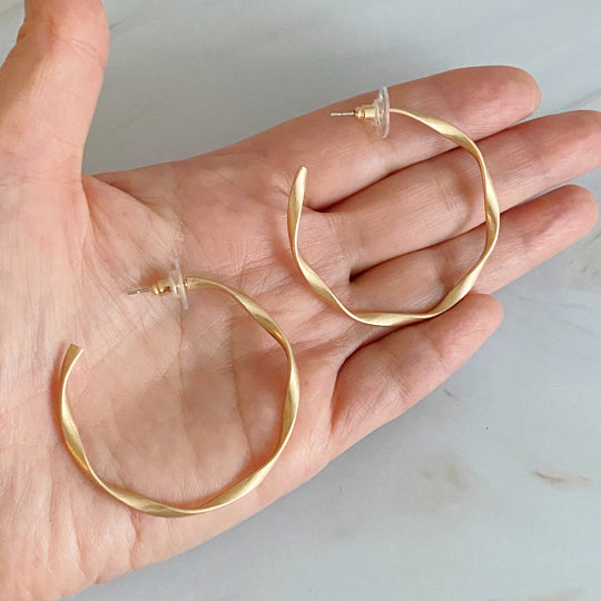 Sleek Wavy Design Hoop Earrings