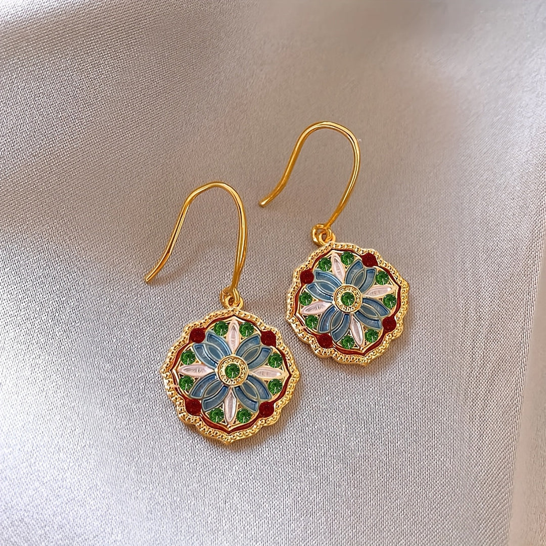 Pair Elegant Floral Earrings