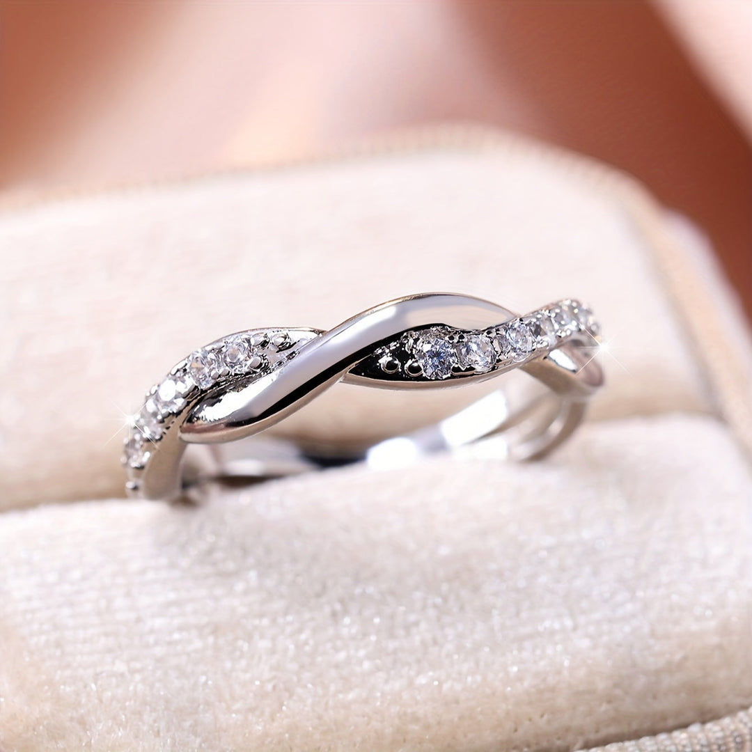 Luxurious Zirconia Twist Ring