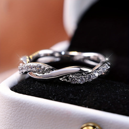 Luxurious Zirconia Twist Ring