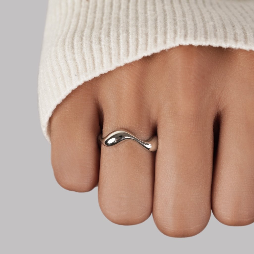 Waves - Modern Statement Curvy Ring