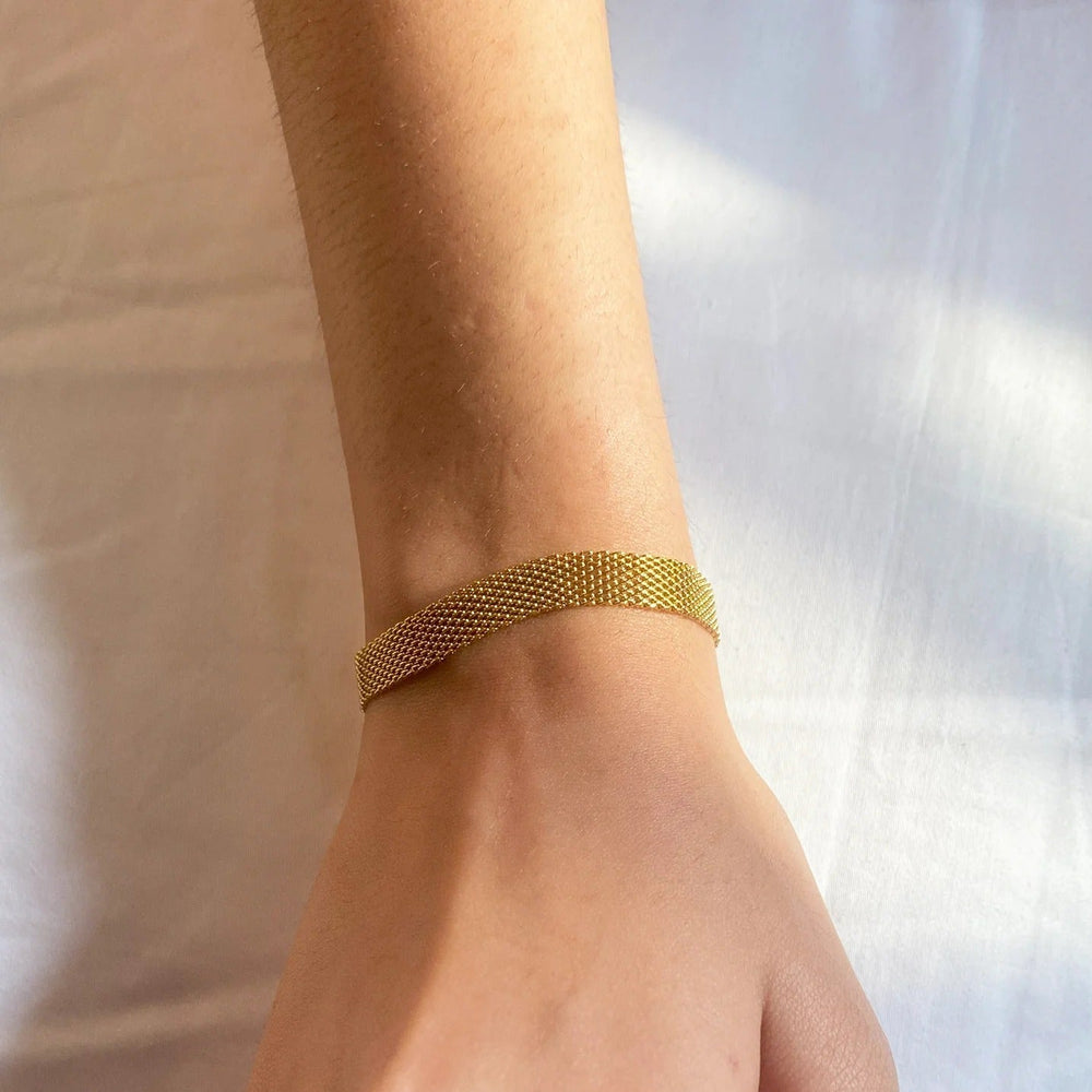 Elegant Gold Mesh Bracelet