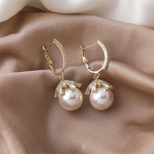 Malia Graceful Pearl Earrings