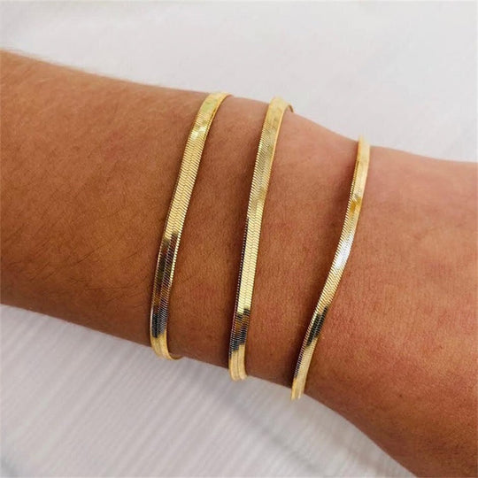 Vida Minimalist Gold Herringbone Bracelet