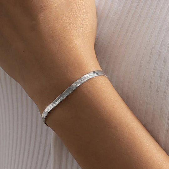 Vida Minimalist Gold Herringbone Bracelet