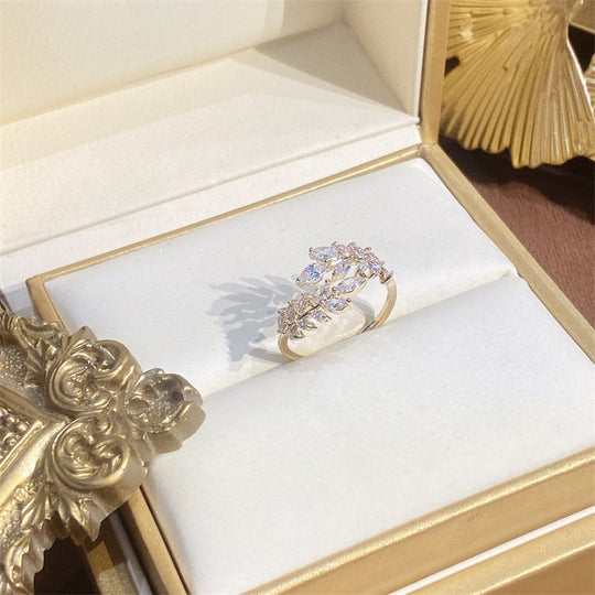 Elegant Zirconia Wreath Gold Ring
