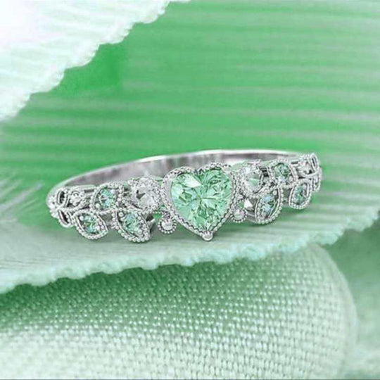 Fashionable Heart Inlaid Ring