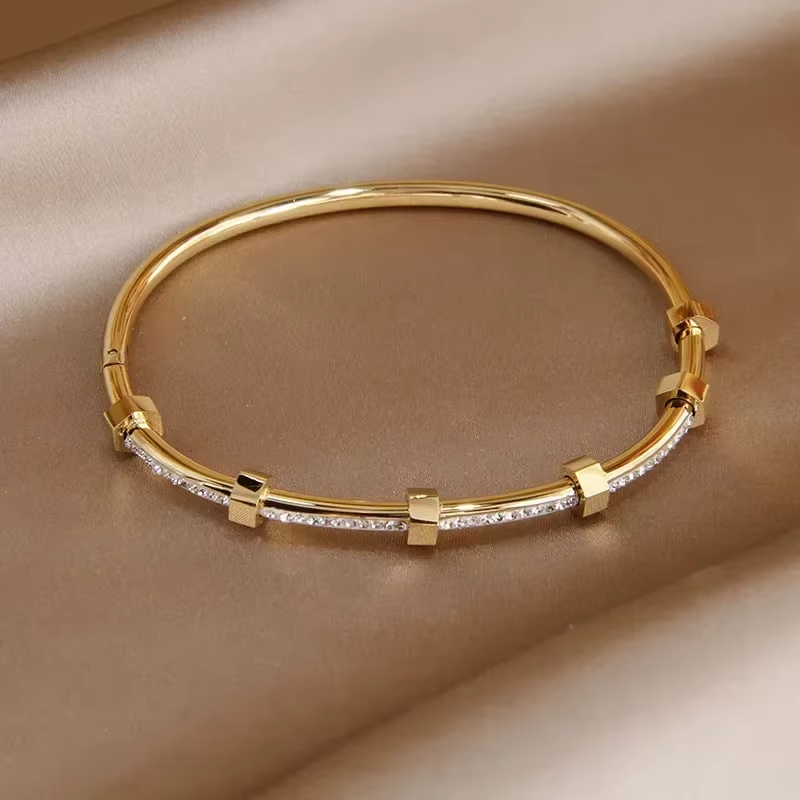 Lustrous Gold-Plated Charm Bracelet with Moissaniet cover