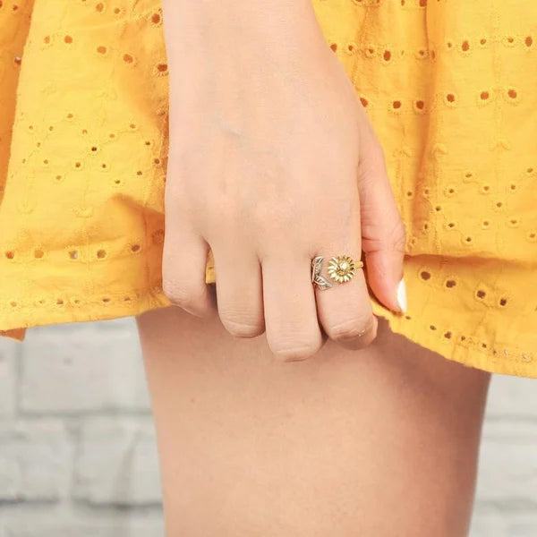 Radiant Gold Ring with Sunflower Detail