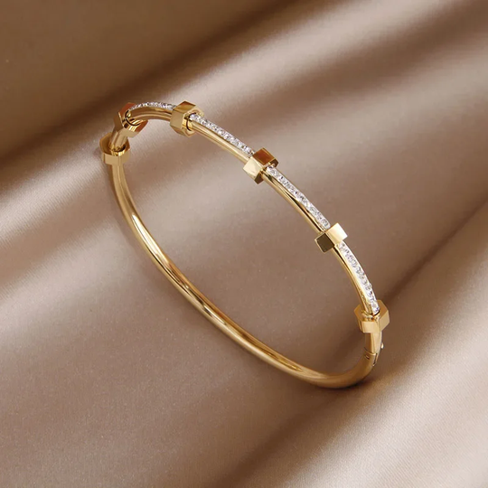 Lustrous Gold-Plated Charm Bracelet with Moissaniet cover