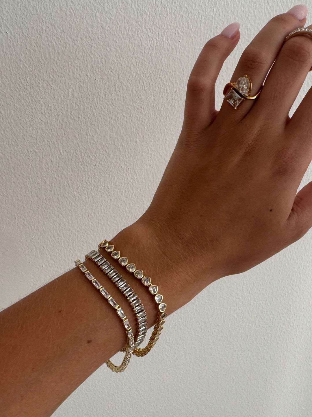 Arabella - Dainty Zirconia Heart Bracelet