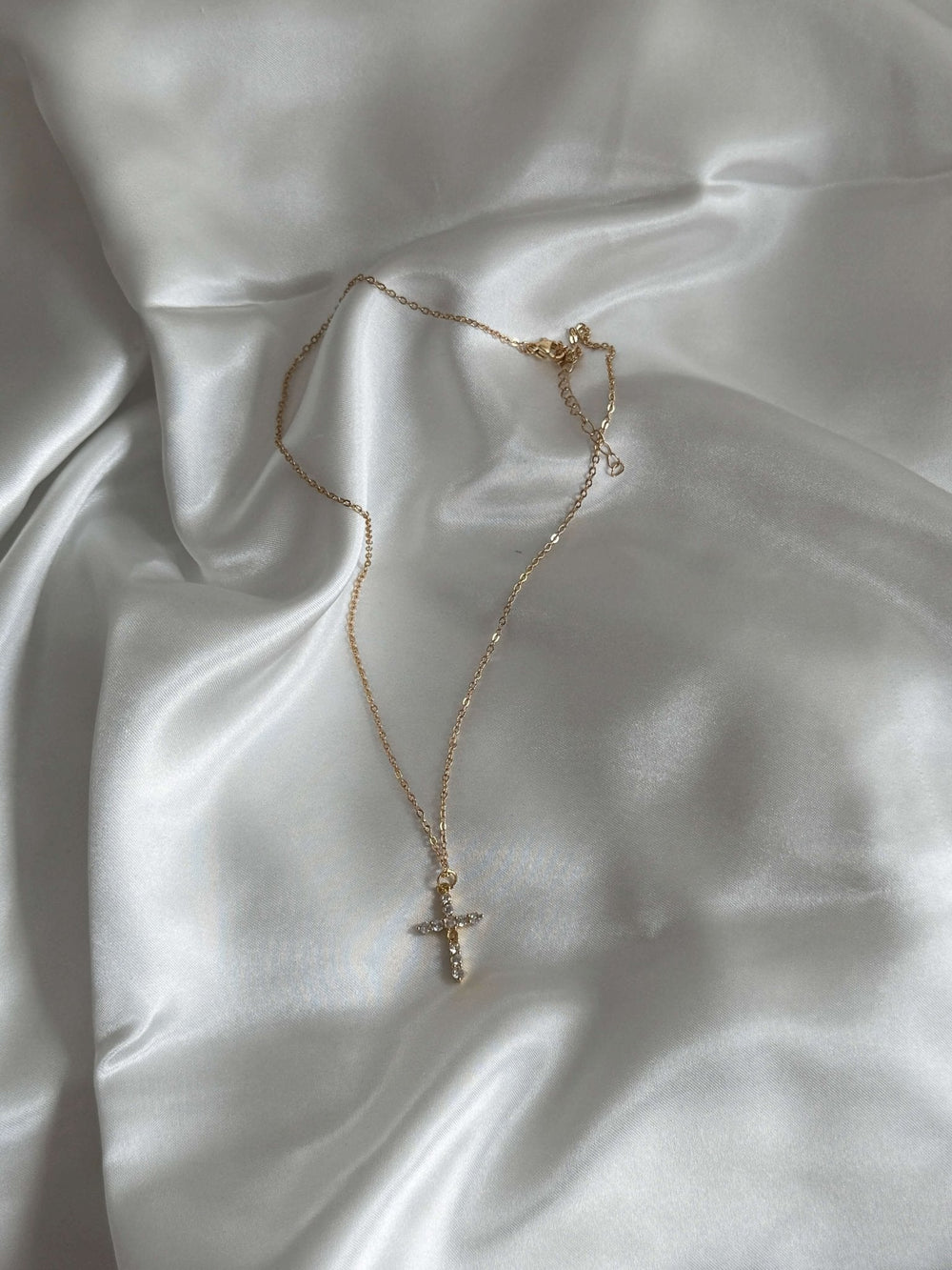 Ariadne - Elegant Zirconia Cross Necklace