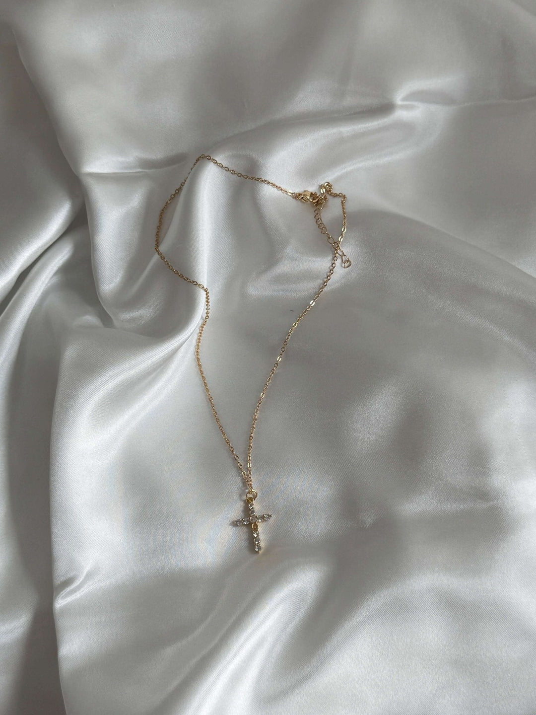 Ariadne - Elegant Zirconia Cross Necklace